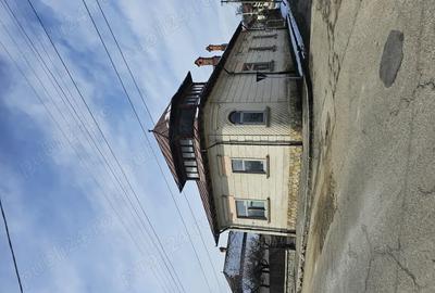 Casă cu Teren 400 Mp în Central - 2