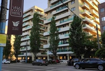 Apartament cu 2 camere decomandat, mobilat în Central
