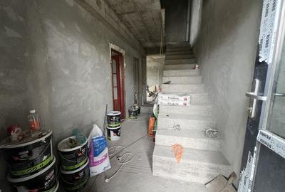 Duplex la gri 175 mp utili 58 mp demisol curte 180 mp  3 bai 3/4 dormitoare - 13