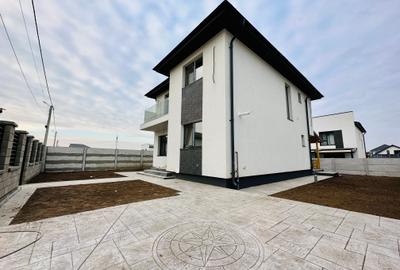 Casă cu 4 camere cu Teren 300 Mp în Berceni