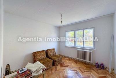 Apartament cu 3 camere decomandat în Minerul - 12