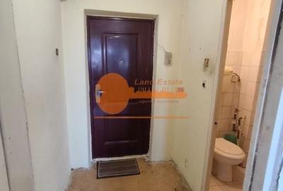 Garsoniera Gorjului-Bloc mixt(200 m metrou-1981) - 3