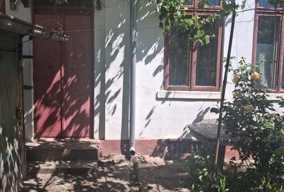 Casă cu 4 camere cu Canalizare în Central - 12