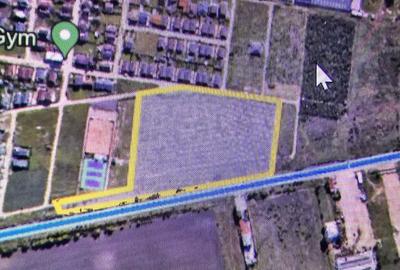 Teren de 33000 mp, în Central - 13