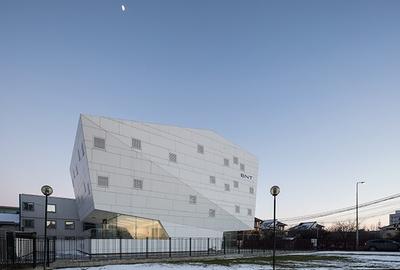 Cladire de birouri - arhitectura exceptionala! - 2