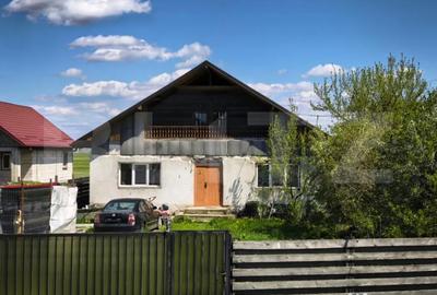 Casă cu 5 camere cu Teren 3000 Mp în Central - 3