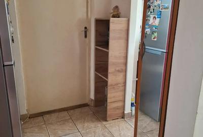 Vand apartament 2 camere secomandat. Zona micro 15. - 1