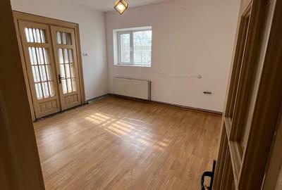 Casă cu Teren 500 Mp în Central - 5