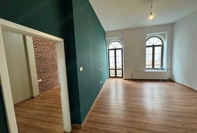 Spațiu comercial, de 55 mp, în P-ța Unirii - 4