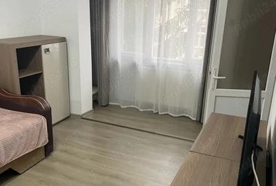 Garsonieră decomandată în Petros - 2