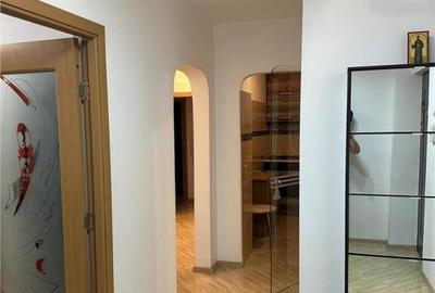 Apartament cu 3 camere semidecomandat în Astra