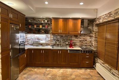 Casă individuală cu 10 camere cu Canalizare în Otopeni - 12