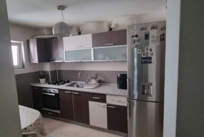 Apartament cu 4 camere decomandat în Titan - 3