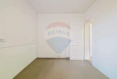 Casă cu 7 camere cu Teren 1400 Mp în Stupini - 5