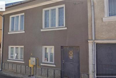 Casă cu 5 camere cu Teren 147 Mp în Gruia - 2