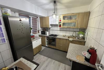 Apartament cu 3 camere decomandat în Rahova - 2