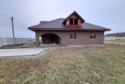 Casă cu 4 camere în Cătrunești - 3