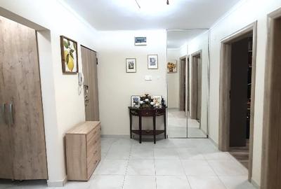 Apartament cu 4 camere decomandat, mobilat în Tei