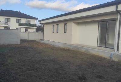 Casă cu 4 camere în Păulești - 2