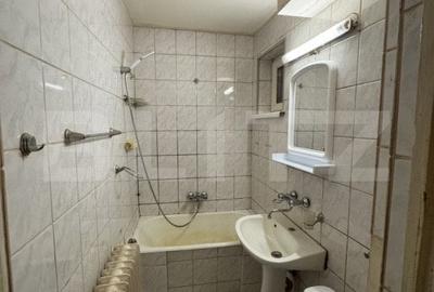 Apartament de vanzare, cu 3 camere, 43 mp, zona Dacia - 9