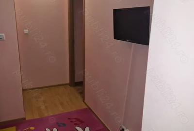 Inchiriez apartament Ared Uta