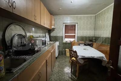 Apartament cu 4 camere decomandat în Rovine - 9
