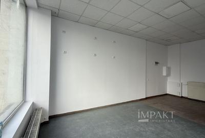 Spațiu comercial, de 50 mp, în Central - 3