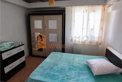 Apartament cu 3 camere decomandat, mobilat în Micro 3