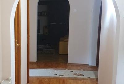 Apartament cu 4 camere decomandat în Central - 1