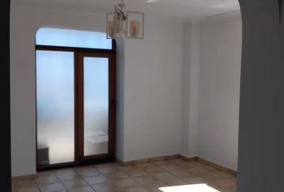 Apartament cu 3 camere decomandat în Micro 6 - 6