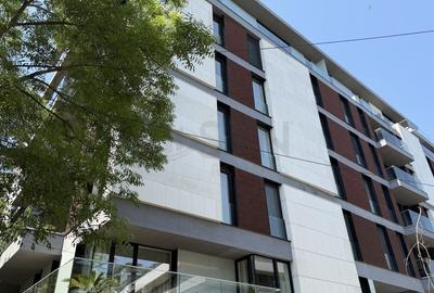 Apartament cu 3 camere semidecomandat în Herăstrău