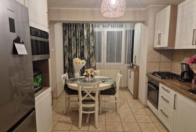Apartament cu 3 camere decomandat în Vasile Aaron