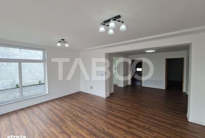 Casă cu 4 camere cu Canalizare în Central - 9