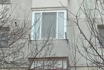 Apartament 2 camere ,etajul 2,zona Micro 15 - 3