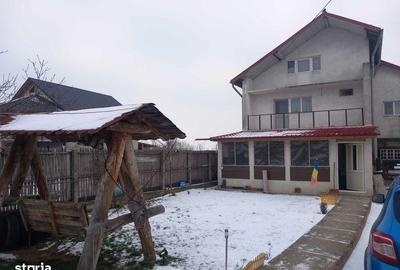 Casă cu 4 camere cu Teren 200 Mp în Ștefănești