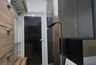 Apartament cu 3 camere semidecomandat în Craiovița Nouă - 2