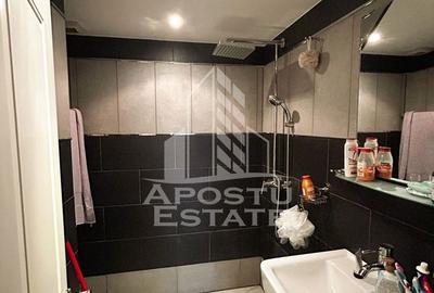 Apartament cu 4 camere semidecomandat, mobilat în Central