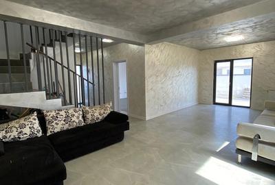 Casă cu 3 camere cu Teren 372 Mp în Malu Mare