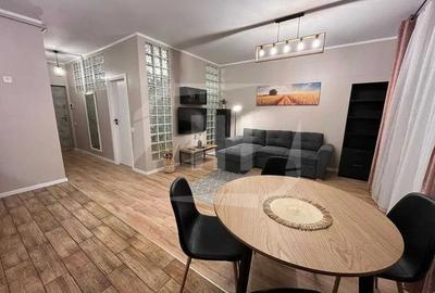 Apartament cu 2 camere semidecomandat, mobilat în Central