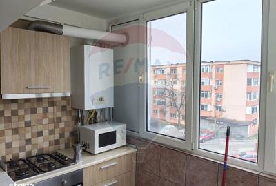 Apartament cu 3 camere în 1 Mai - 2