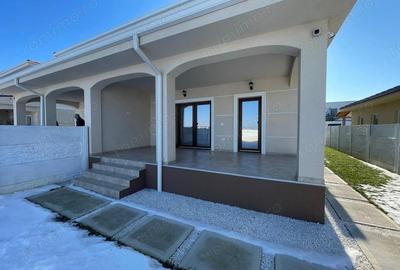 Casă cu 5 camere cu Teren 360 Mp în Urseni