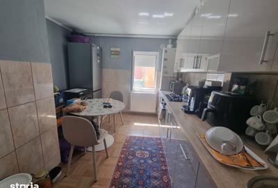 Apartament cu 2 camere decomandat în Km 5 - 3