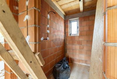 Casa cu 3 camere la rosu, in Vladimirescu  de vanzare - 5