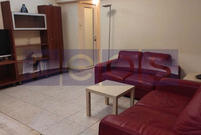 Apartament cu 3 camere semidecomandat în Calea Victoriei