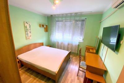 Apartament cu 3 camere semidecomandat, mobilat în Central