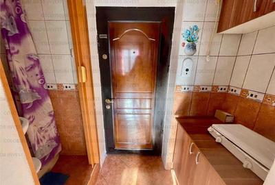 COLOSSEUM: Camera cu baie Stefan Cel Mare si Sfant Piata Astra - 6