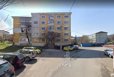 Apartament cu 2 camere decomandat în Roman