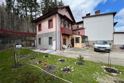 Casă individuală cu 5 camere în Ultracentral