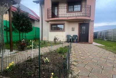Casă cu 4 camere în Central - 2