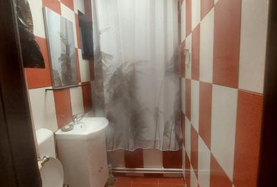 Apartament cu 2 camere semidecomandat în Micro 21